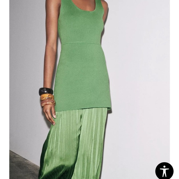 PLEATED KNIT COMBINATION DRESS Green Sleeveless Dress. Size M - Picture 2 of 10